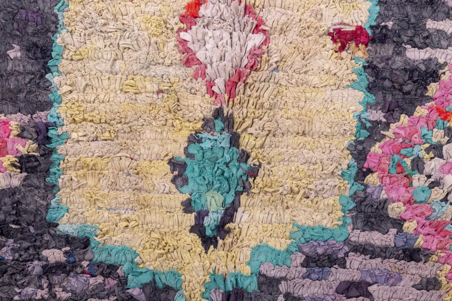 Marokkanischer Berber Teppich Boucherouite 240 x 155 cm