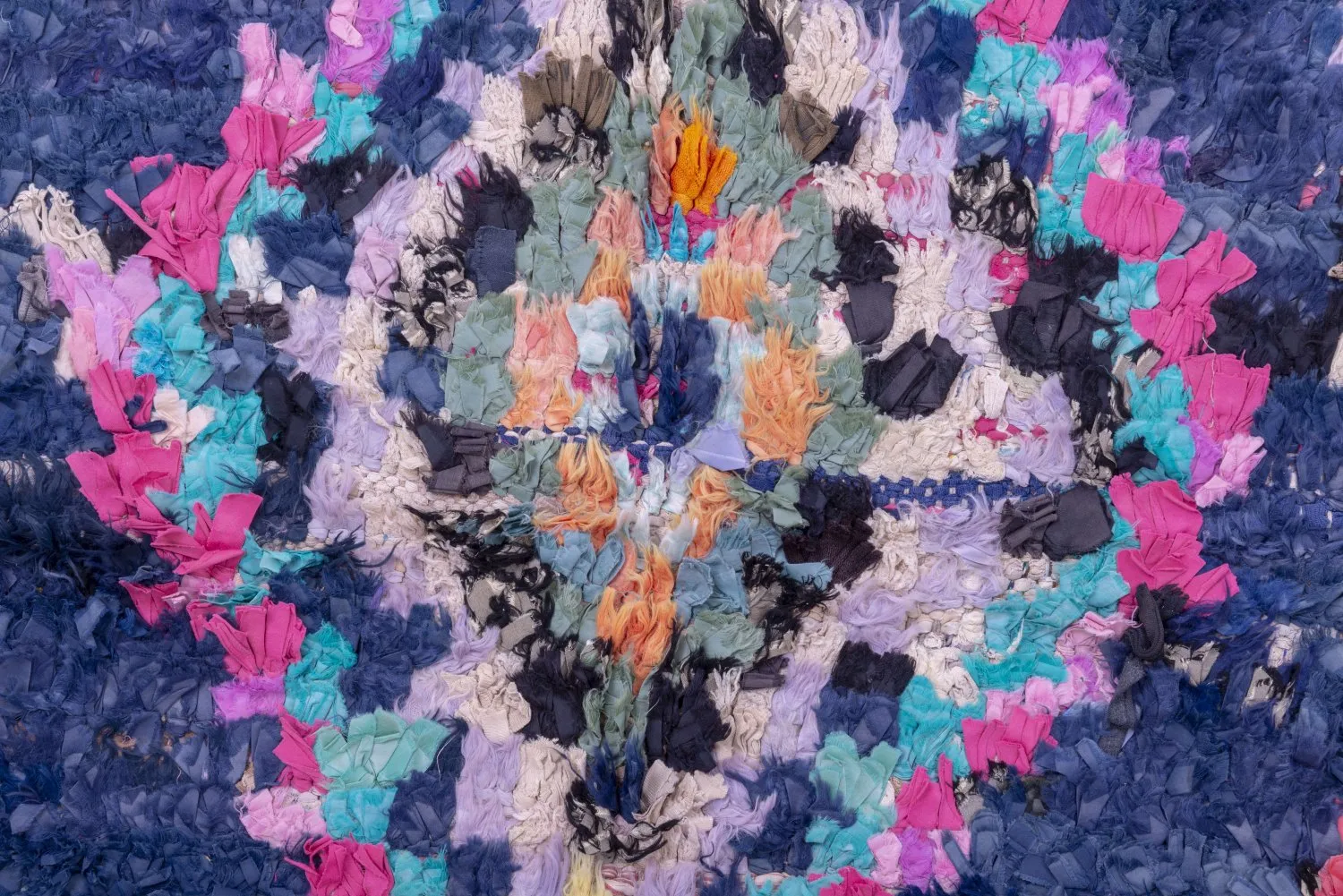 Marokkanischer Berber Teppich Boucherouite 235 x 115 cm
