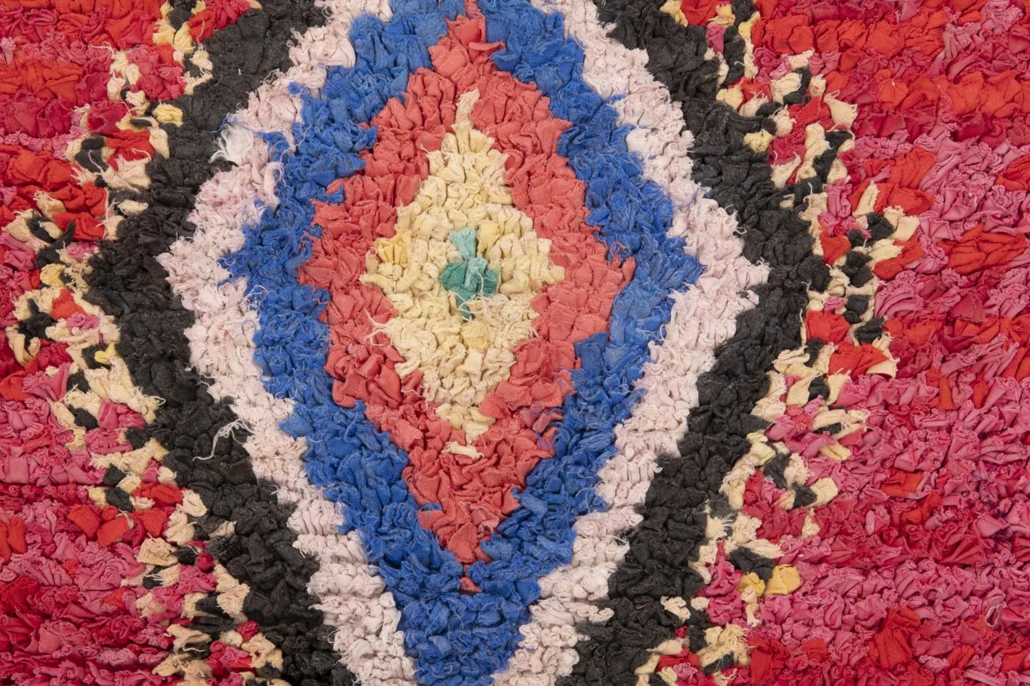 Marokkanische Berber Teppich Boucherouite 225 x 165 cm