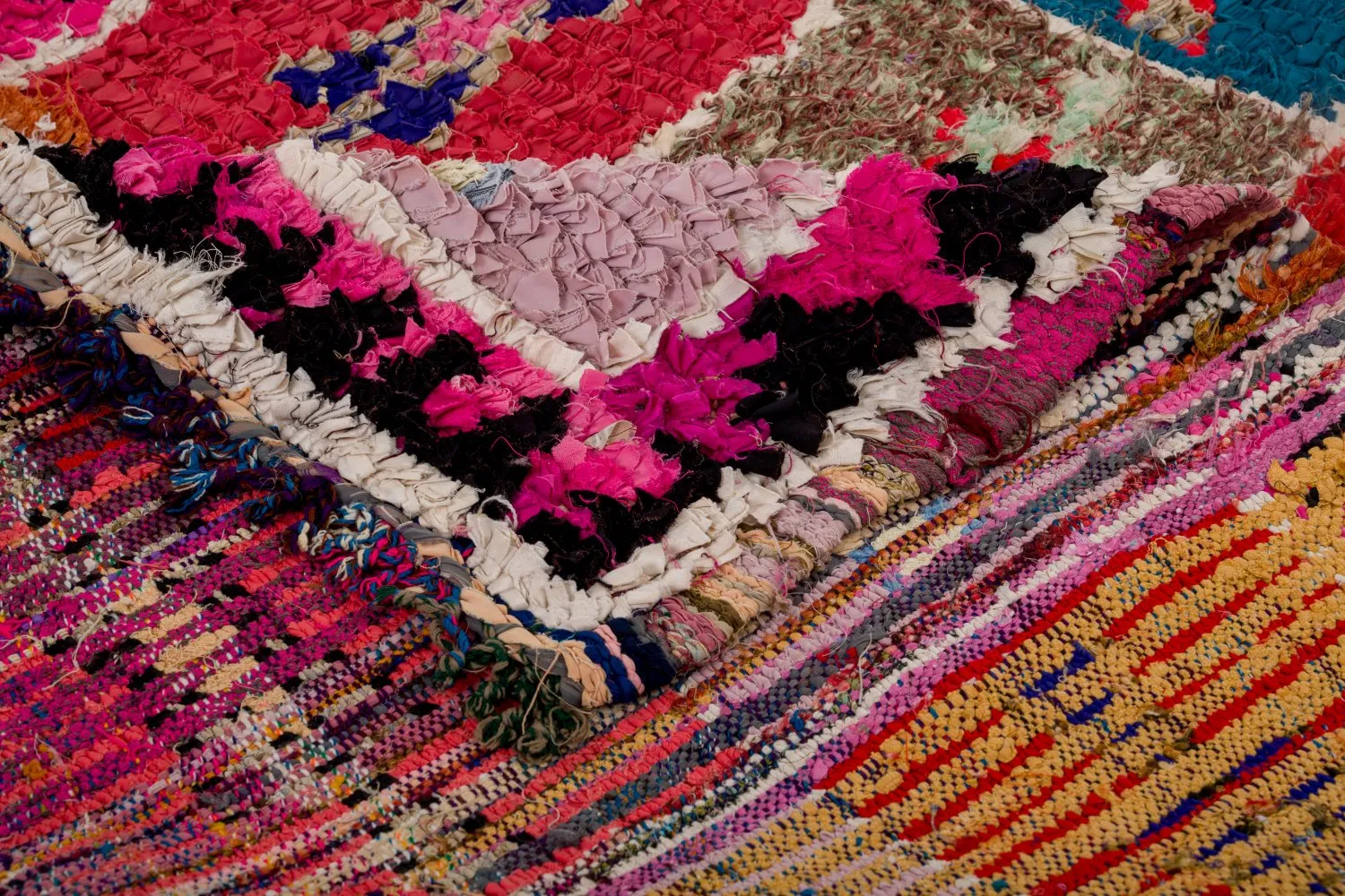 Marokkanische Berber Teppich Boucherouite 360 x 130 cm