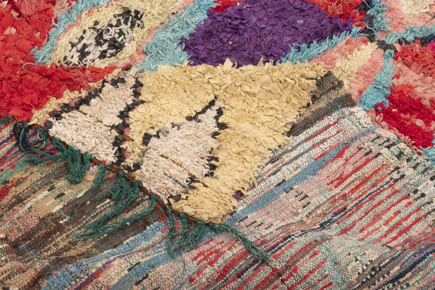 Marokkanische Berber Teppich Boucherouite 235 x 160 cm