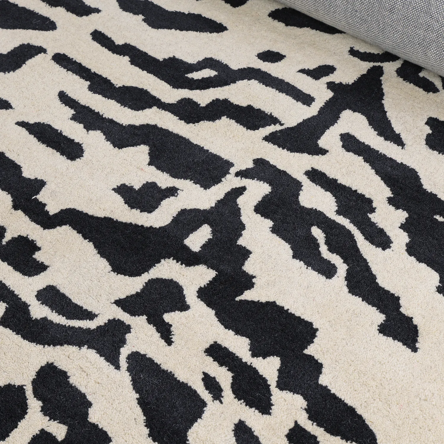 Hochflorteppiche - Zebra Tufted Wool Premium (weiß/schwarz)